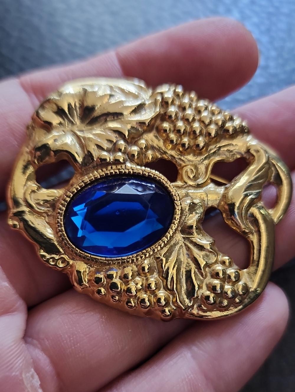 VTG Gold-Tone Brooch with Blue Faceted Bead - Women Jewelry